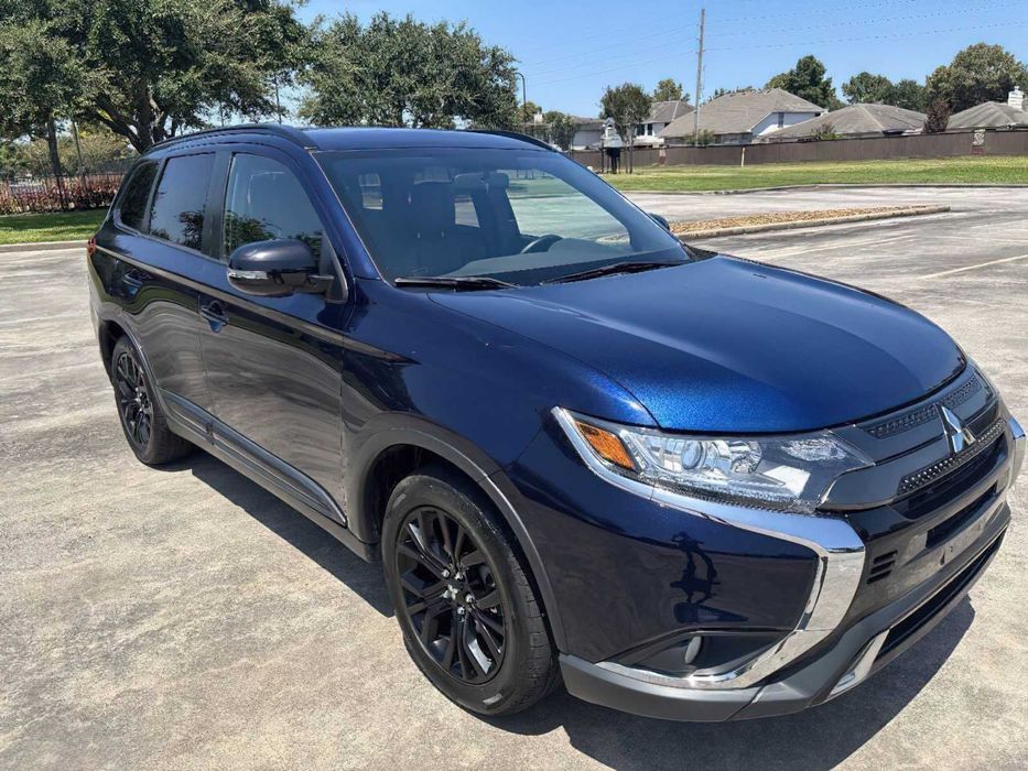 Mitsubishi Outlander SE      2019