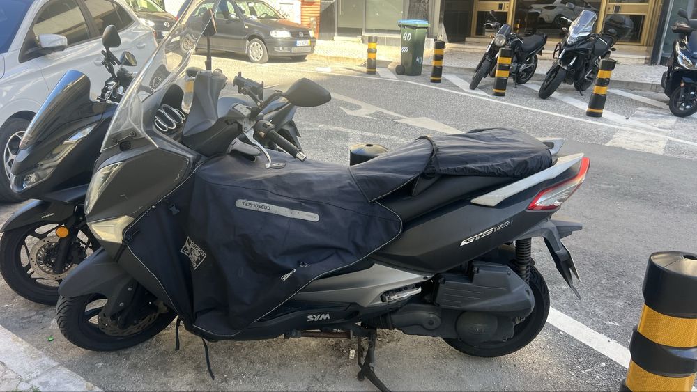 Tapa pernas tucano urbano SYM GTS