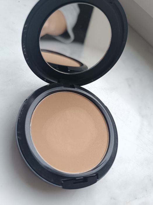 MAC 2w1 podkład i puder w kamieniu Studio Fix NC41