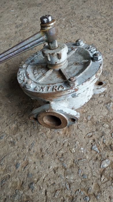 Насос ручний для перекачки рідини.