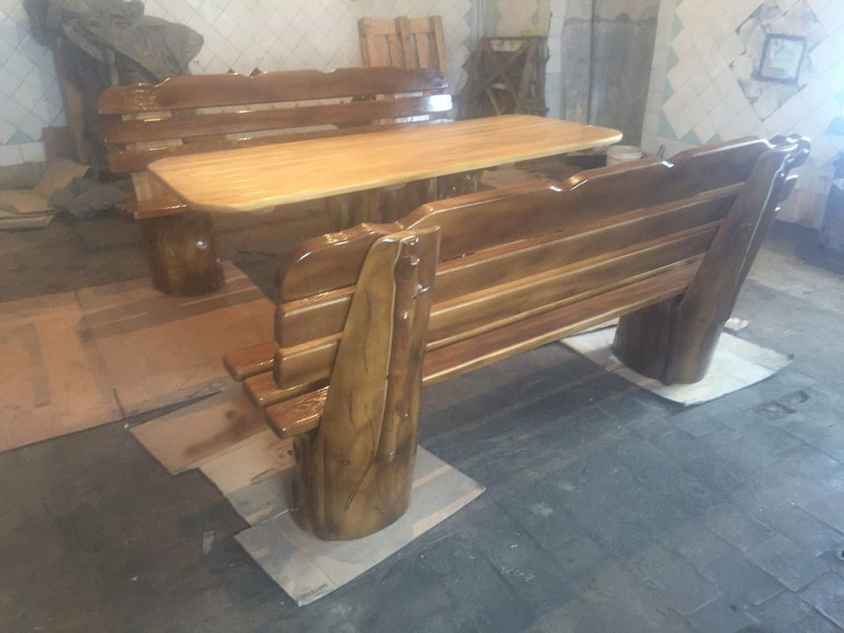 Дубовий стіл з лавками
