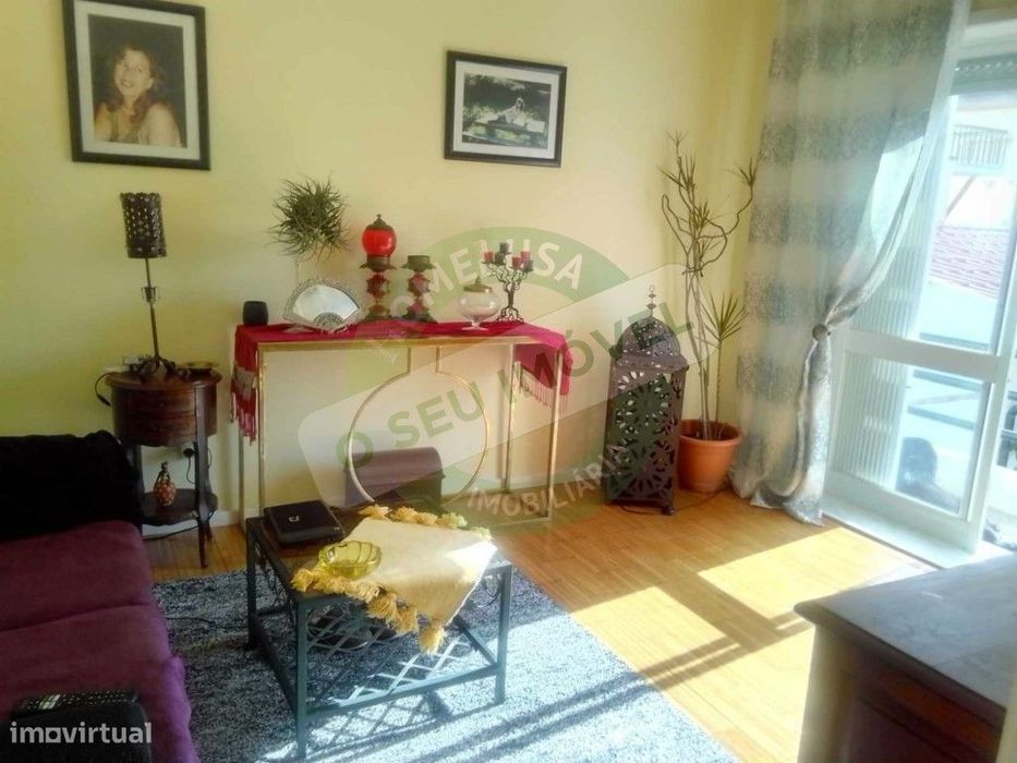 Apartamento T3+2 com jardim e estúdio independente..