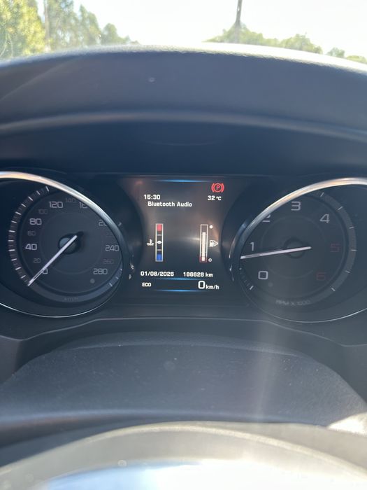 Jaguar XE 2.0 D R-Sport Line (180cv) - Preto...