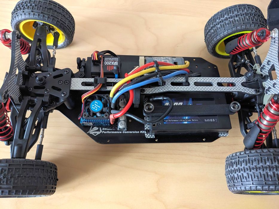 Zawodniczy buggy SWorkz S104 EK1 PRO KIT w skali 1:10. Prorevo.