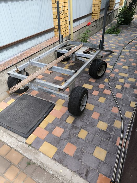 Причіп платформа для генератора.