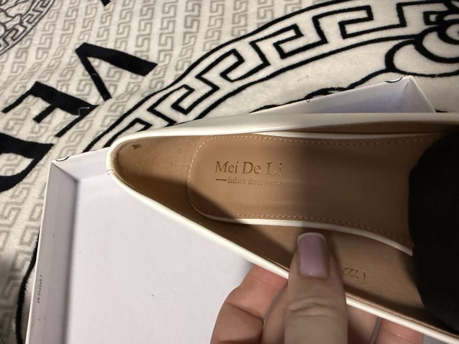 Білі туфлі для нареченої