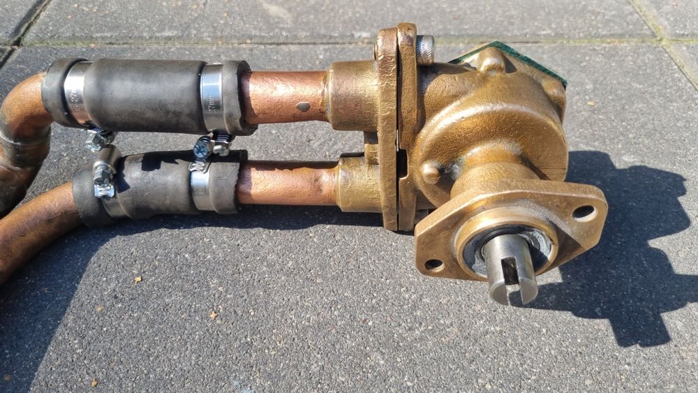 Pompa wody volvo penta B30  aq170