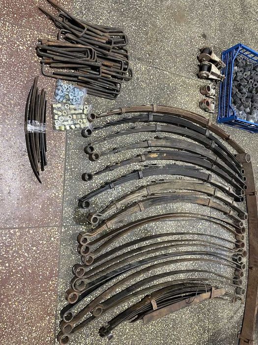 Ресори, листи ресорні, стремянки, втулки ресорні, Москвич