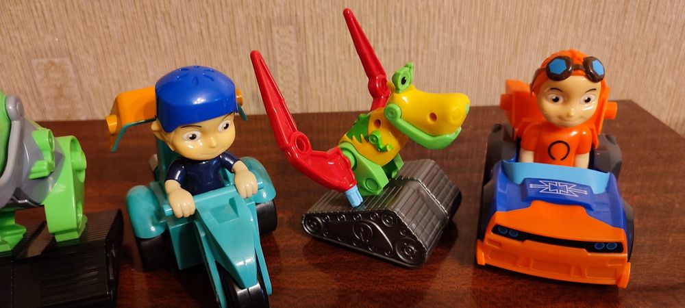 Рости механік з героями, динозавр