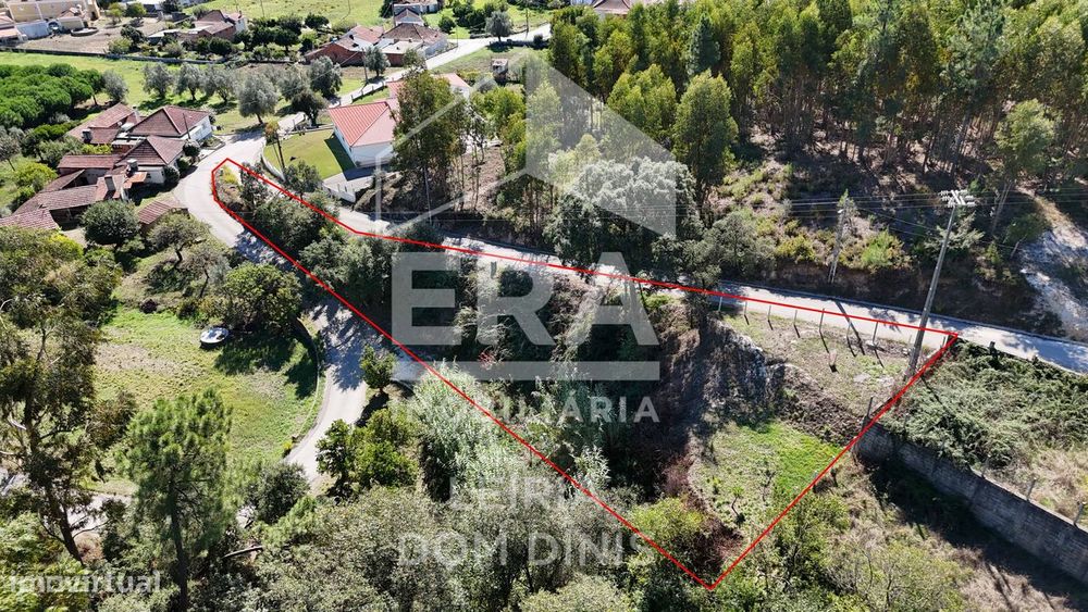 Terreno para construção com cerca de 900m²