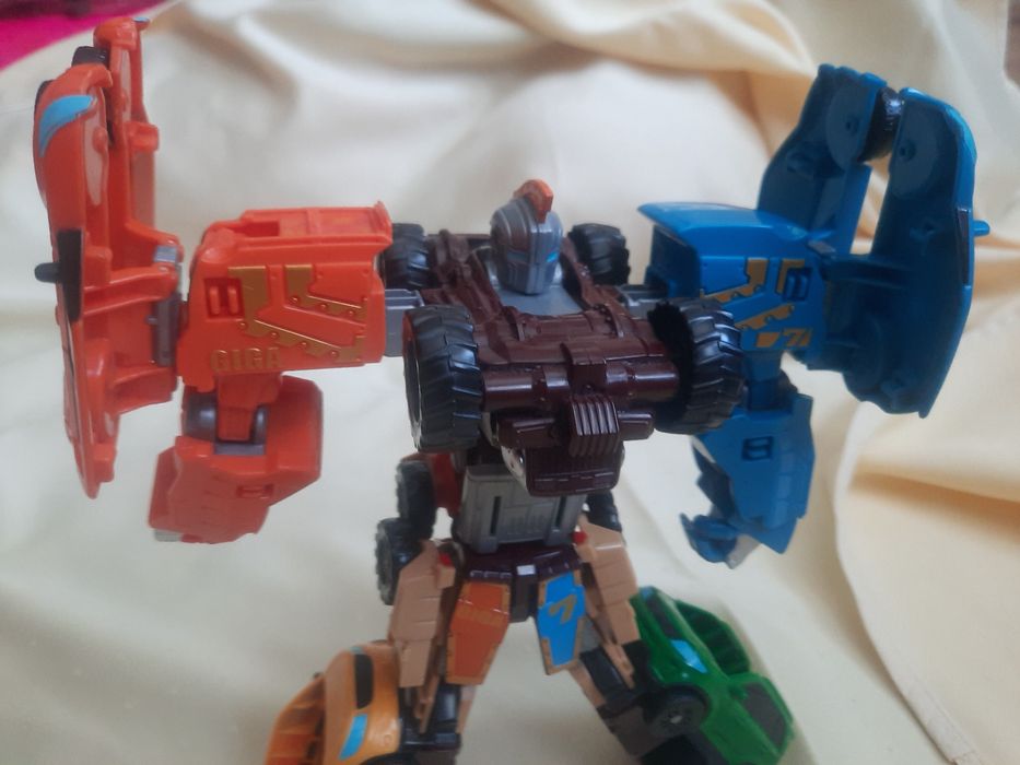 Тобот Гига 7. 6 машинок и вертолет.