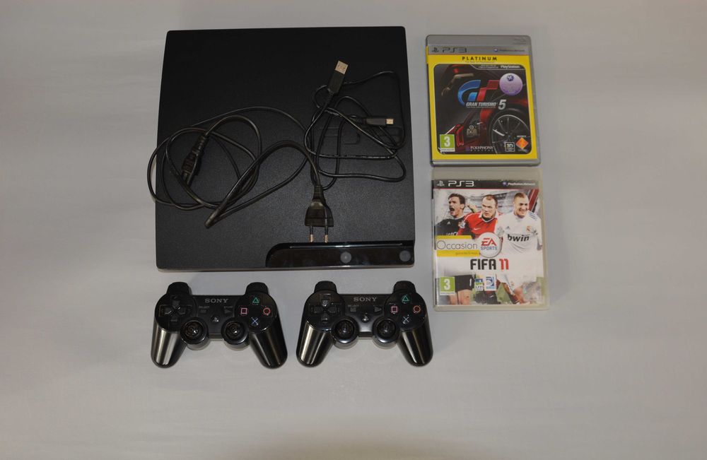 PS3 PlayStation 3 + 2 kontrolery + 2 gry (Gran Turismo 5 i FIFA 11)