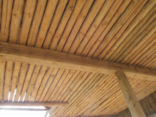 Stare belki ciosane stare deski ciosane ciete z bala stare drewno