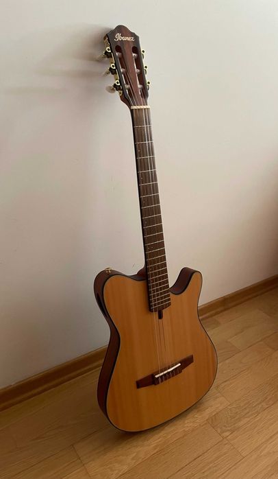 Guitarra clássica elétrica Ibanez em perfeito estado