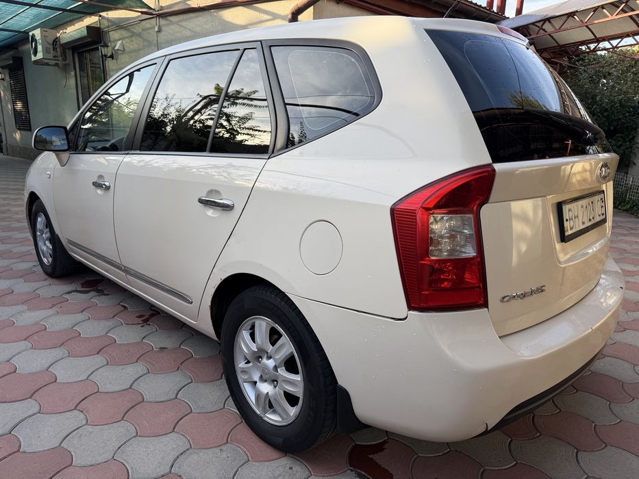 Продам Kia Carens 2009 год 2.0 Бензин Автомат