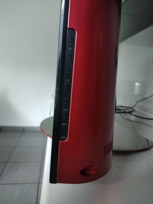 Tv LG 32 całe CZERWONY