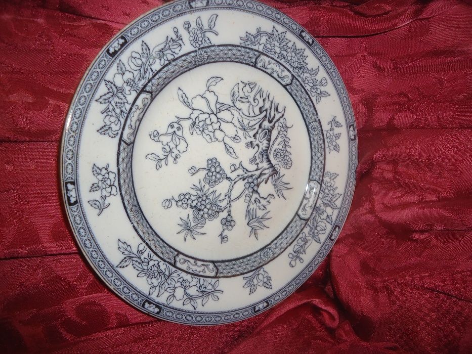 Prato Antigo em Faiança Inglesa
