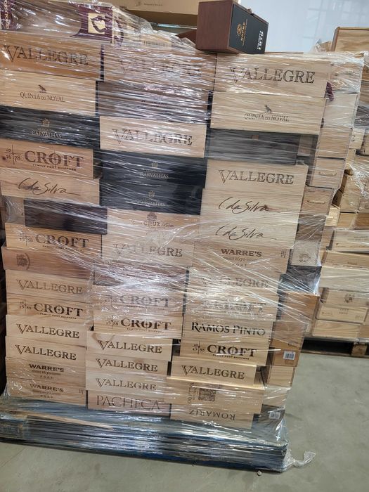Lote de caixas de vinho em madeira gravada