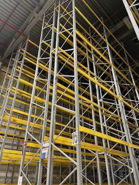 БУ стелажне обладнання для складу, фронтальні, консольні стелажі склад