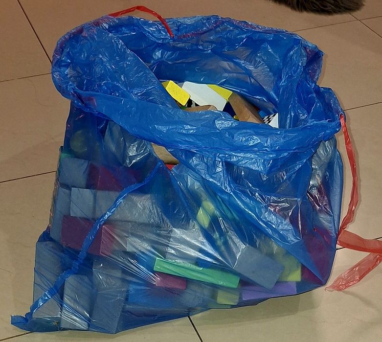 DUŻY ZESTAW KLOCKÓW DREWNIANYCH – 5,4 kg – 246 szt!