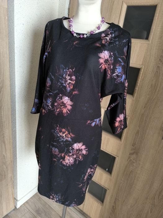 Sukienka firmy Top Secret w kwiaty w rozm 40/42 zapraszam