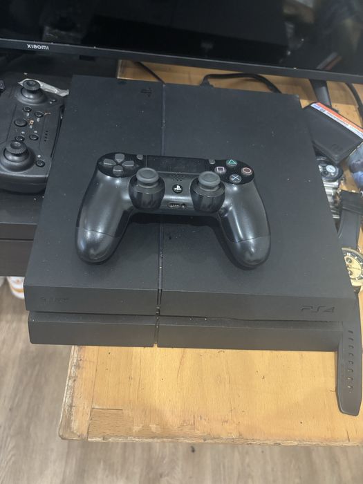 Playstation 4 semi novo