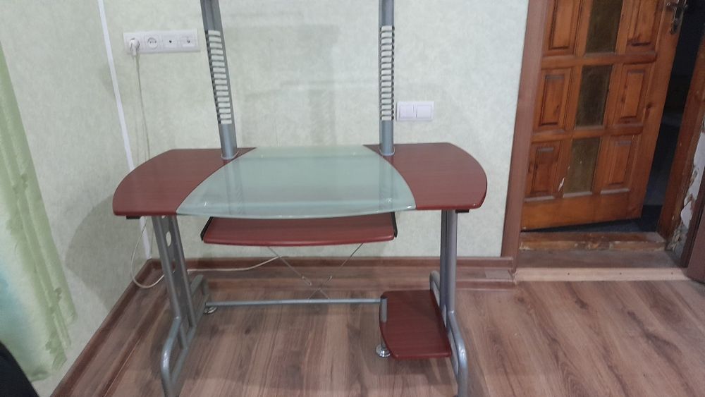 Компюторний стіл