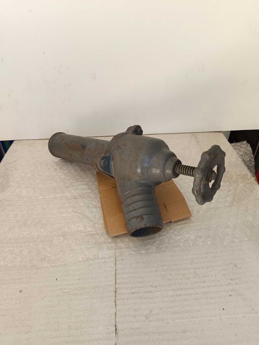 Boca de Rega em Ferro Fundido - 1 1/2"