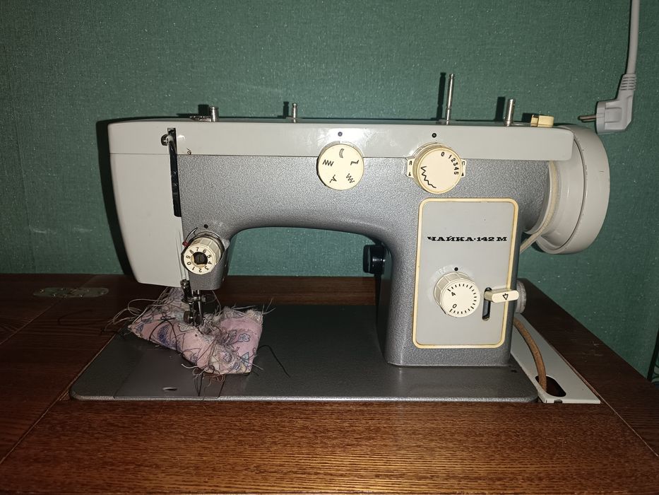 Швейная машинка Чайка 142М