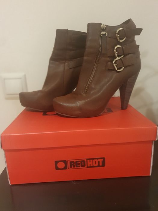 Botim castanho Red Hot