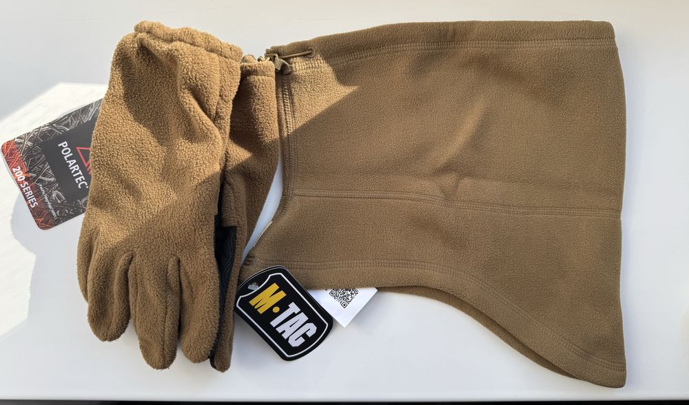 Баф, шапка, рукаваички та інші зимові речі