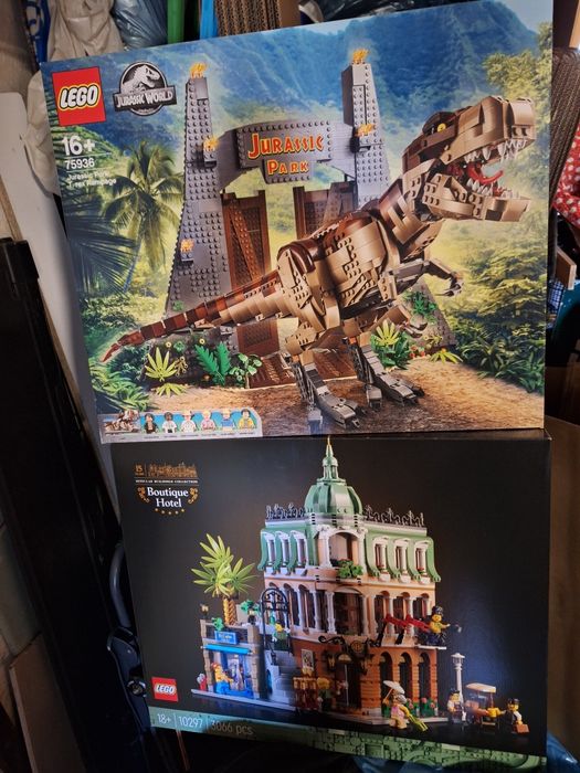 Kartony po lego używane 75936 oraz 10297