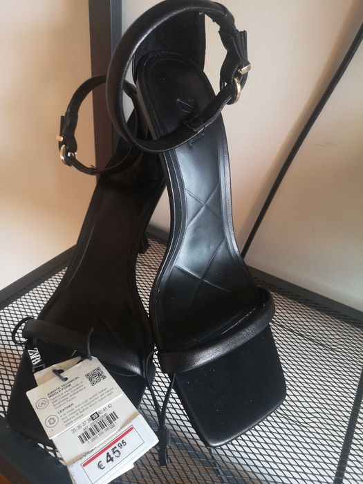 Vendo Sandália e bermuda zara,  nunca usado,  ganhei mais não serviu.