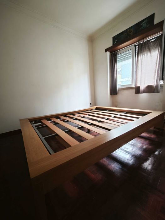 Cama Casal para colchão 200x160cm. Design Japones.