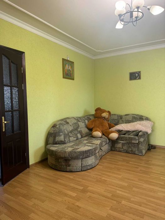 Житловий будинок та земельна ділянка 10 сот., м. Жовква