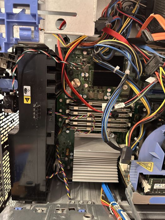 komputer Dell T5500 2x Xeon 5677 3,47 GHz 48GB RAM 8 core