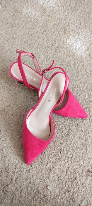 Гарненькі босоніжки 40(маломірка)и