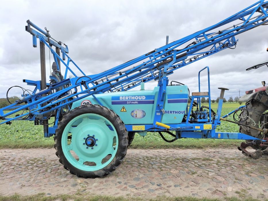 Opryskiwacz Berthoud 2200l 24/21m Wysoka wieża Nie Hardi Rau Blanchard