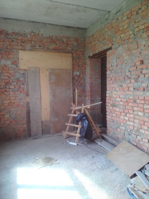 Продаж бyдинкy в 15 км від центрy  міста