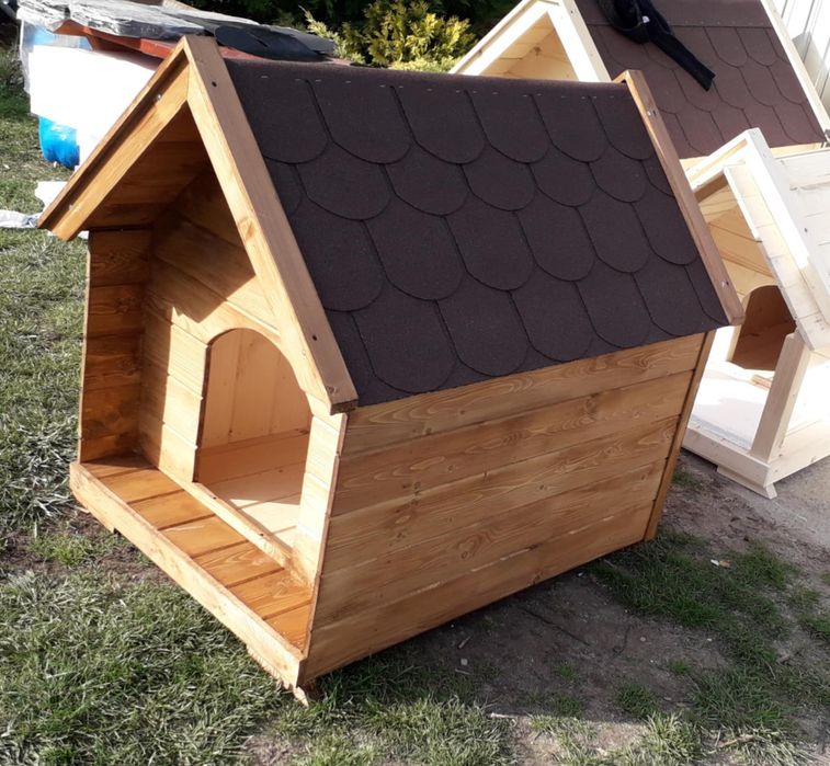 Buda dla małego psa bez tarasu,  ocieplana