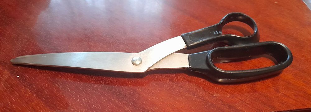 Продаются ножницы