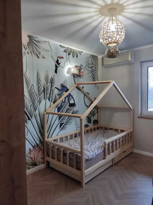 Łóżko  Drewniane Domek z balaskami