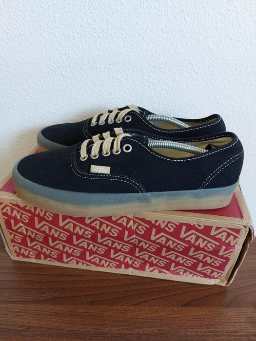 Vans Authentic 40 pretos novos sem etiqueta,  caixa original.