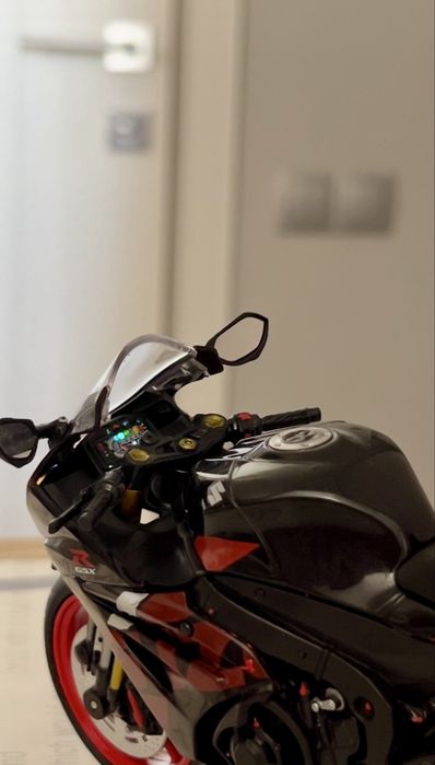 Модель мотоцикла Suzuki GSX-R 1:12