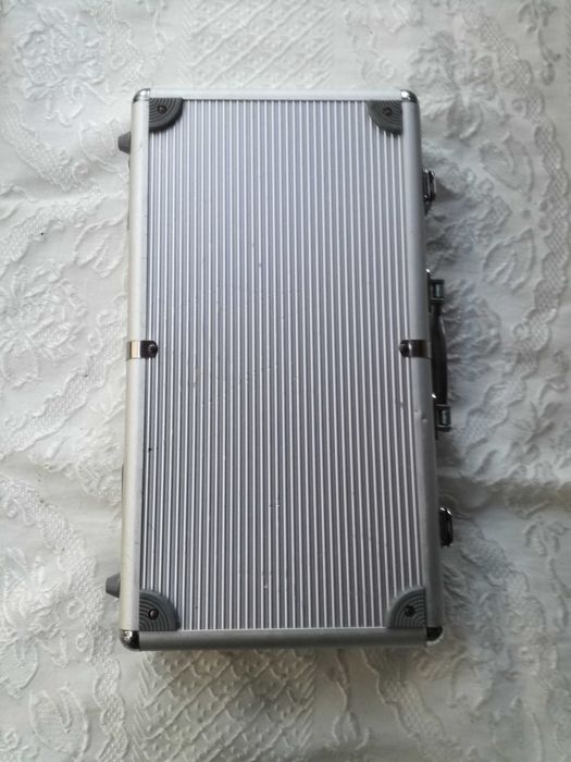 Mala rígida de plástico para maquilhagem ou jóias