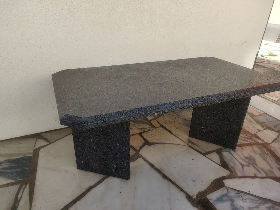 Vendo mesa em granito