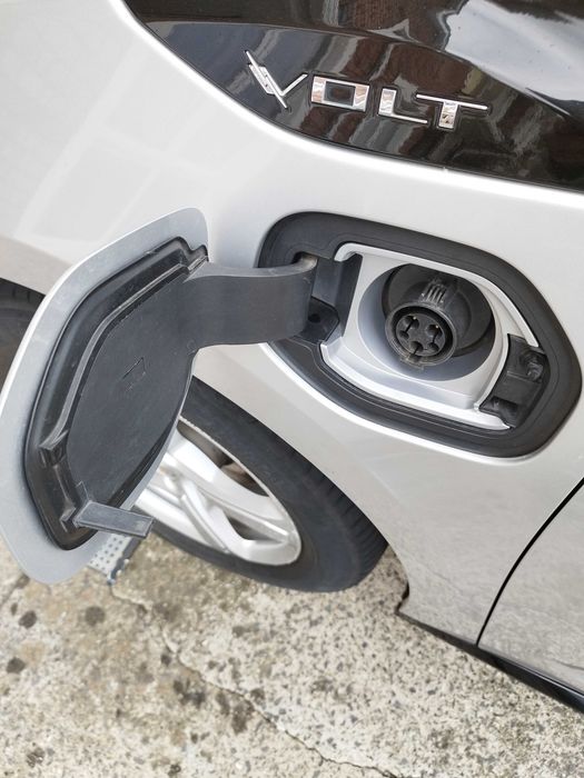 Chevrolet Volt II PHEV Шевроле Вольт 2 плагін гібрид 2018 року