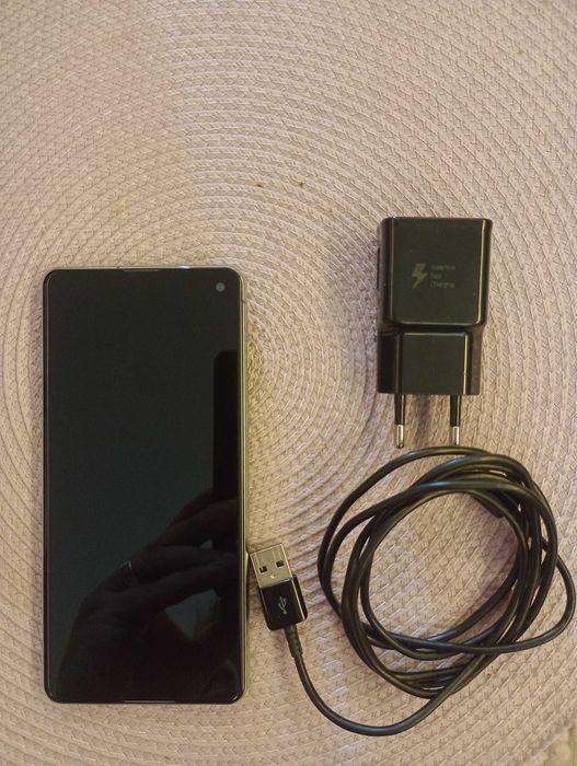 Samsung Galaxy S10 stan bardzo dobry Polecam