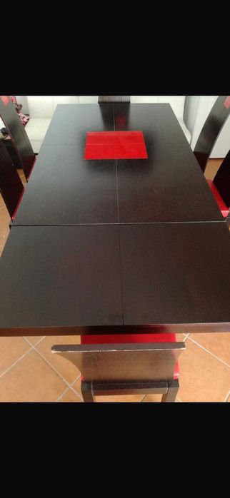 Mesa e cadeiras bom estado