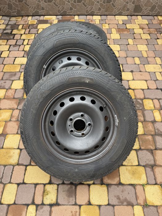 комплект коліс 215/65/16с Барум.